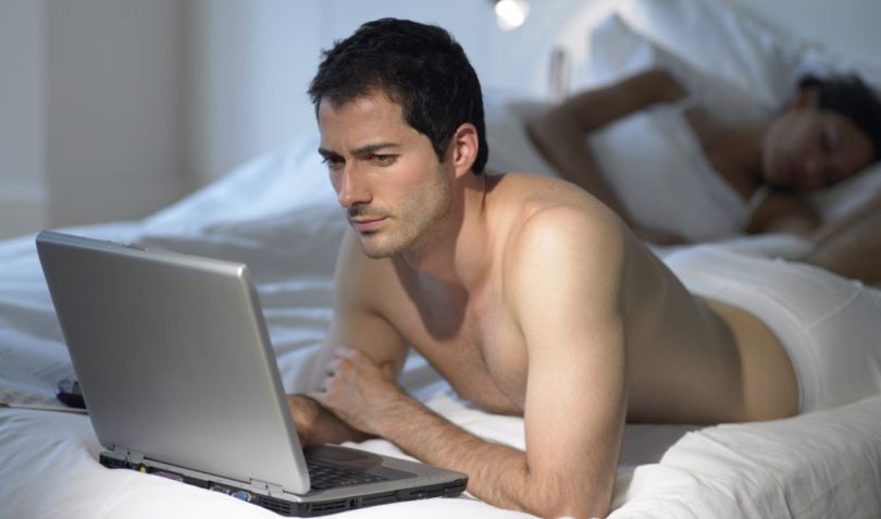 По каким причинам любители порнофильмов избегают секса