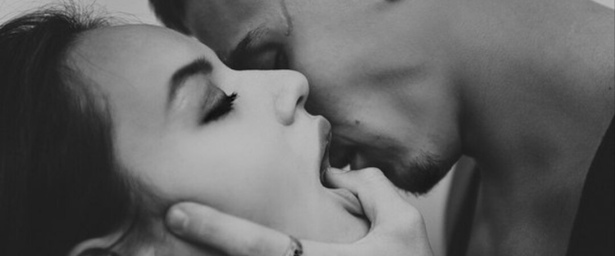 Как затащить скромную девушку в постель? 7 советов от настоящих мачо