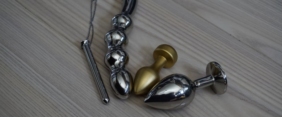 Преимущества и недостатки металлических стимуляторов для секса