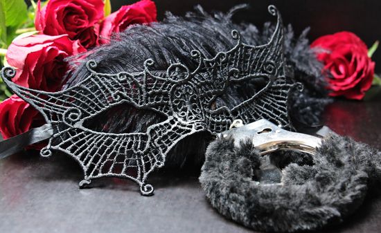 Как сделать ваш секс более чувственным при помощи маски для глаз