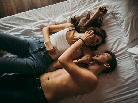 7 вещей, которые нельзя делать в постели