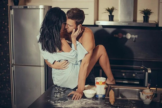 Как разнообразить интимную жизнь? Поможет любовь и 5 идей для экстравагантного секса