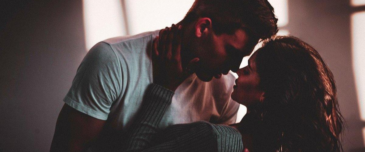 Почему мужчины молчат во время секса: разбираемся в причинах