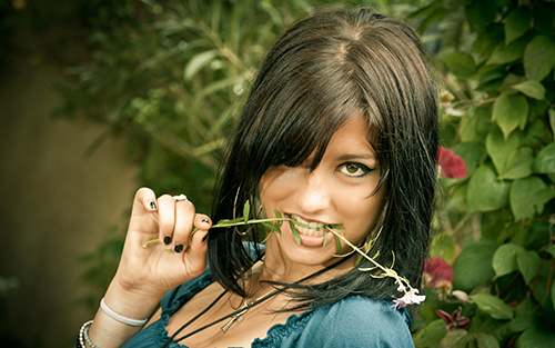 Почему женщины симулируют оргазм?