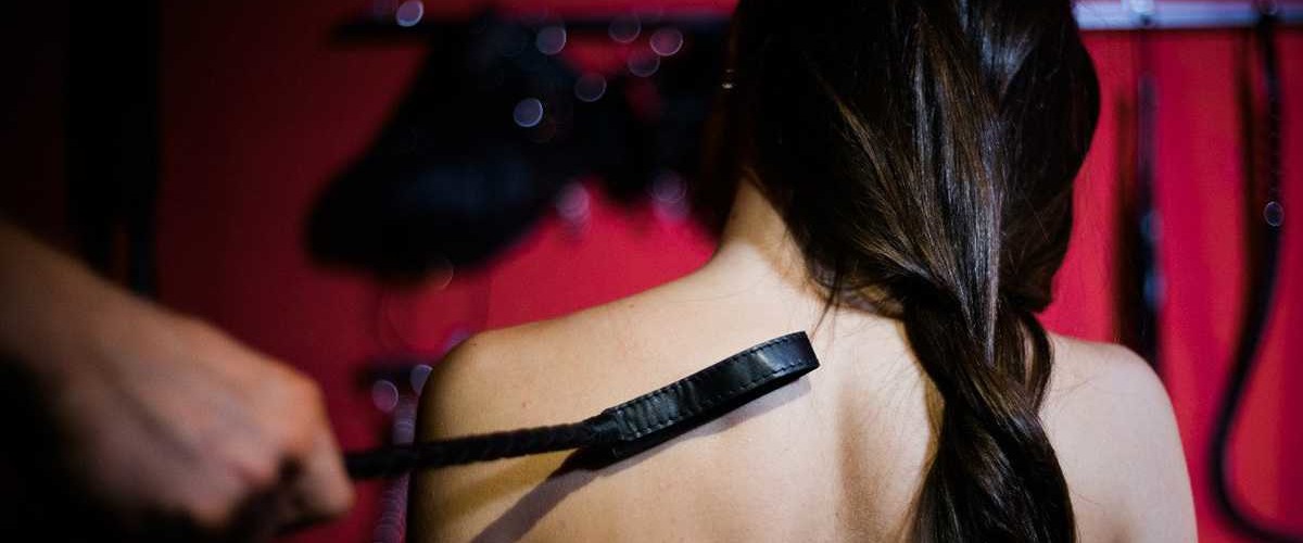 Игривое удовольствие: легкая порка как чувственный фетиш