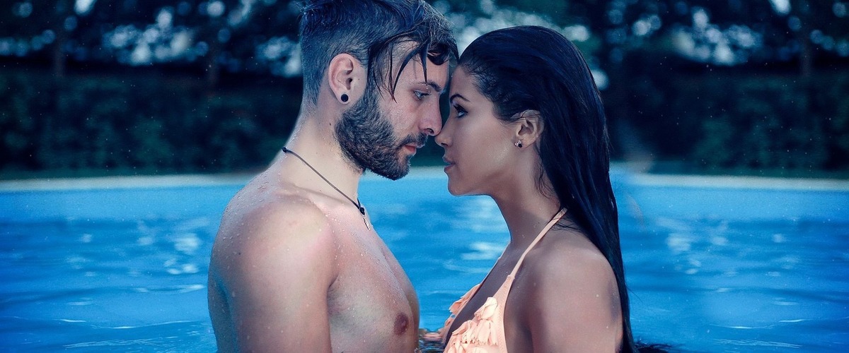 Секс в воде: погружение в романтику и удовольствие