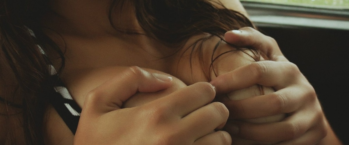 Понимание и изучение эволюционных корней мужского возбуждения по отношению к женской груди