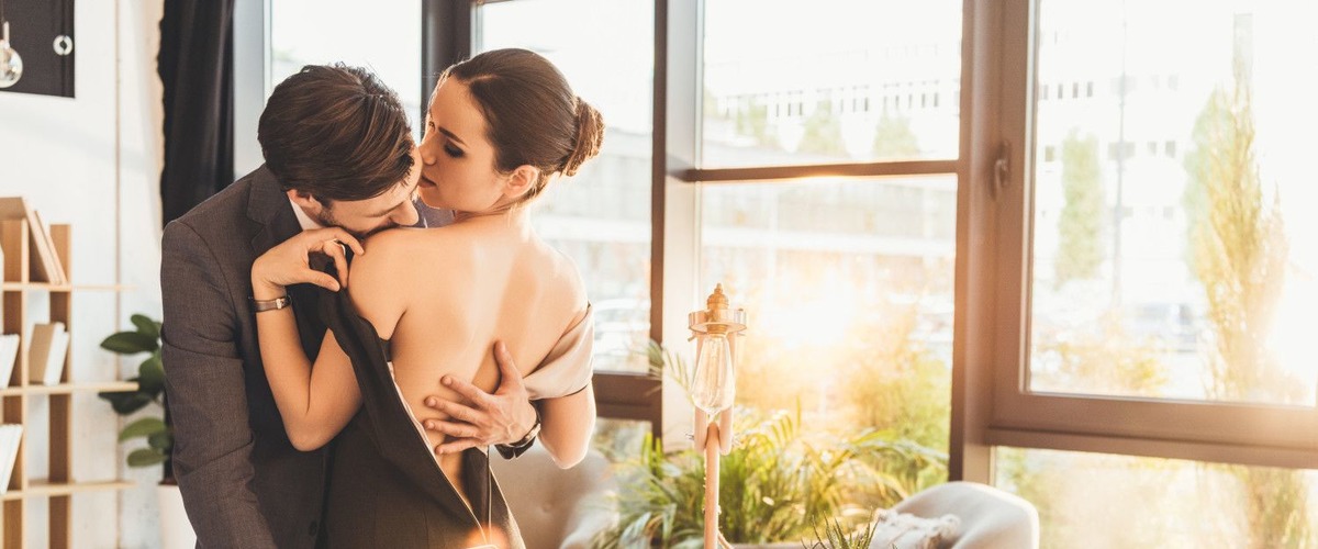 Секс на рабочем месте: стоит ли рисковать ради страсти