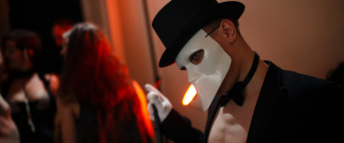 Тайны ночного клуба: раскрываем мир кинки и голых вечеринок