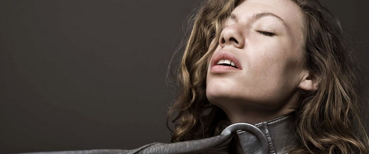 Удушение во время секса или скарфинг. Что нужно знать?