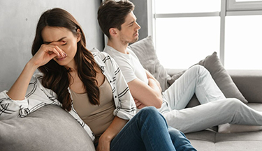 Как вести себя, если девушка симулирует оргазм?