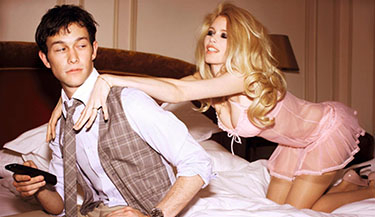 Шантаж, эгоизм, молчанка: 8 главных ошибок, которые портят ваш секс