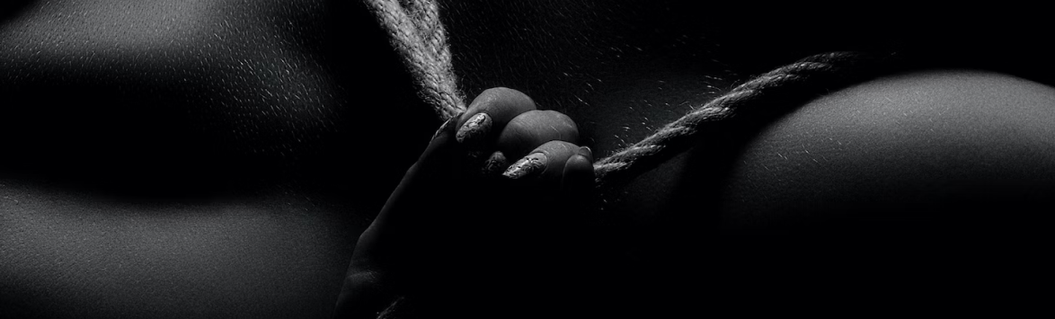 Сабмиссив или раб? Кто такие рабы в БДСМ?