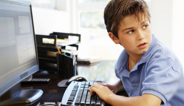 Ребенок смотрит порно: застукали, а что делать дальше?