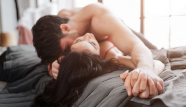 Зачем нужна подушка для секса, и как ее применять?