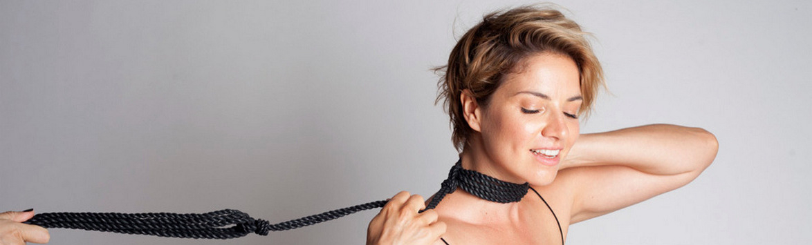 Удушение во время секса или скарфинг. Что нужно знать?