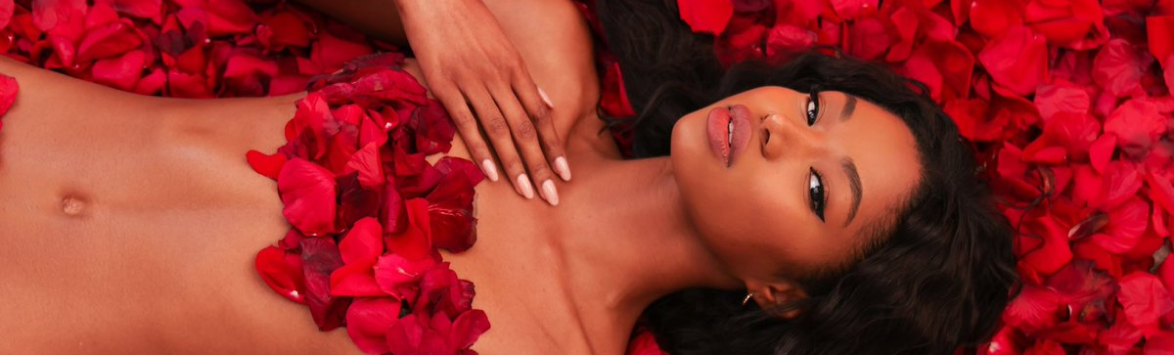 Что подарить на 14 февраля? Лучшие подарки для взрослых в 2024 году