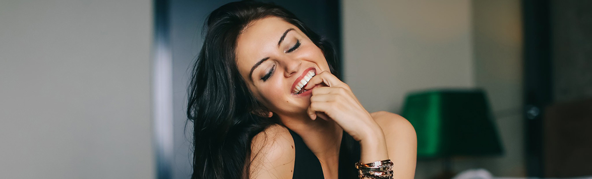 Почему женщины симулируют оргазм?