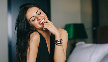 Почему женщины симулируют оргазм?