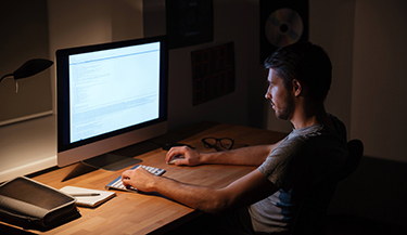 По каким причинам любители порнофильмов избегают секса