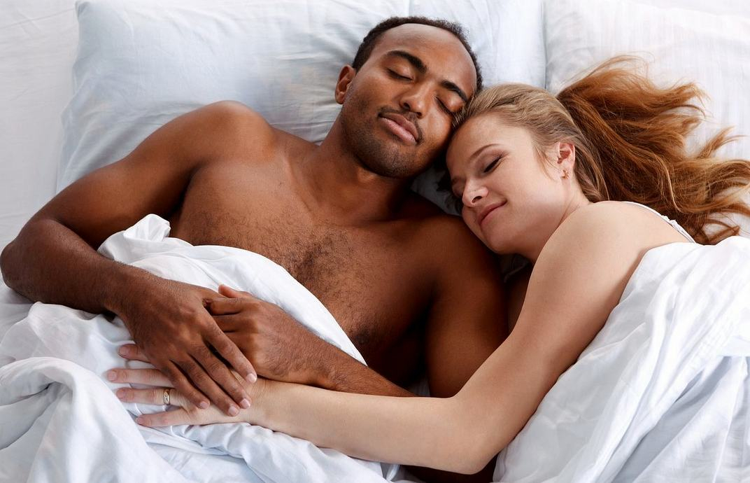 Межрасовый секс: интимные отношения без границ расового разделения 