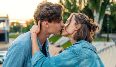 С какого возраста можно заниматься сексом?