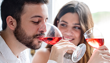 Алкоголь и секс: что лучше выпить на свидании?