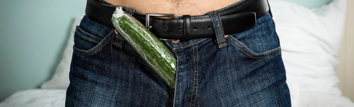 Дикпики: зачем мужчины присылают фотографии своего пениса