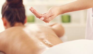 Выбираем масло для эротического массажа