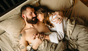 Плюсы и минусы использования фаллоимитатора в семейном сексе