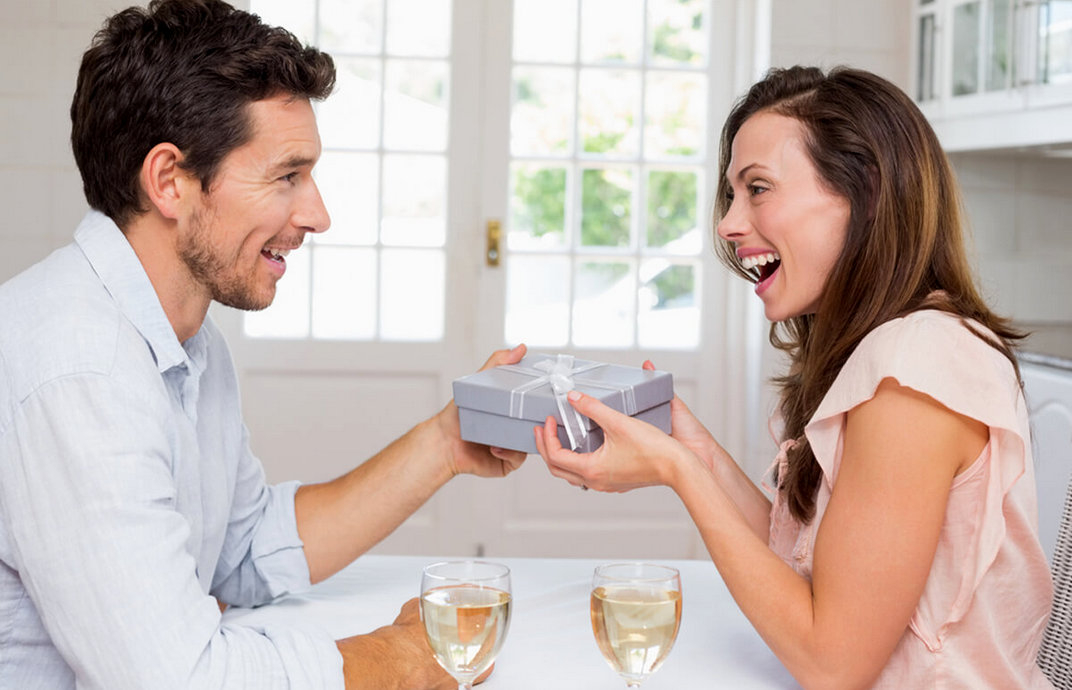 Подарок жене на день рождения: сделайте праздник незабываемым