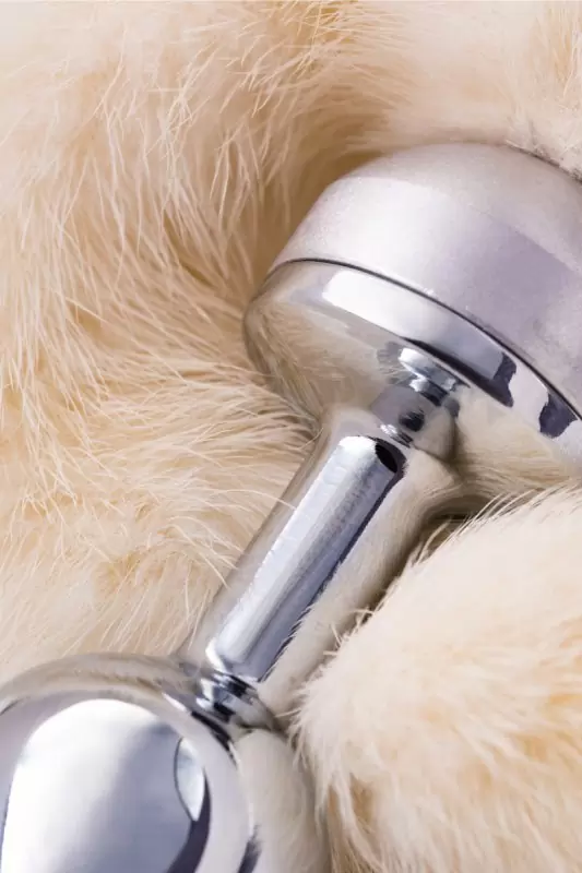 Маленькая анальная пробка с хвостом TOYFA Metal – белый