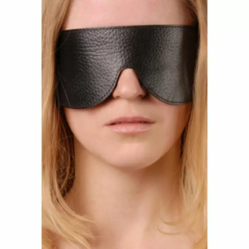 Кожаная БДСМ-маска на глаза закрытого типа