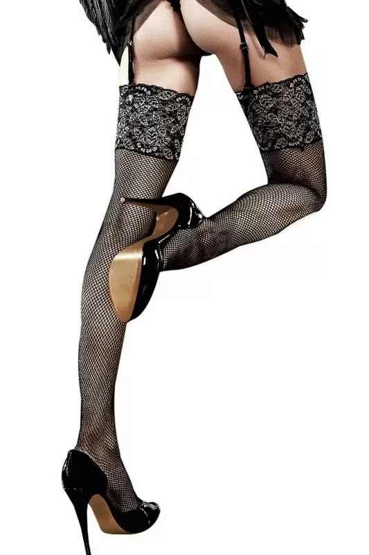 Высокие чулки в сеточку Baci After Dark с блестящим кружевным верхом – черный