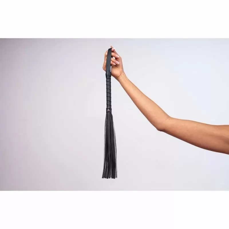 Черная плеть из искусственной кожи с удобной ручкой, Erozon