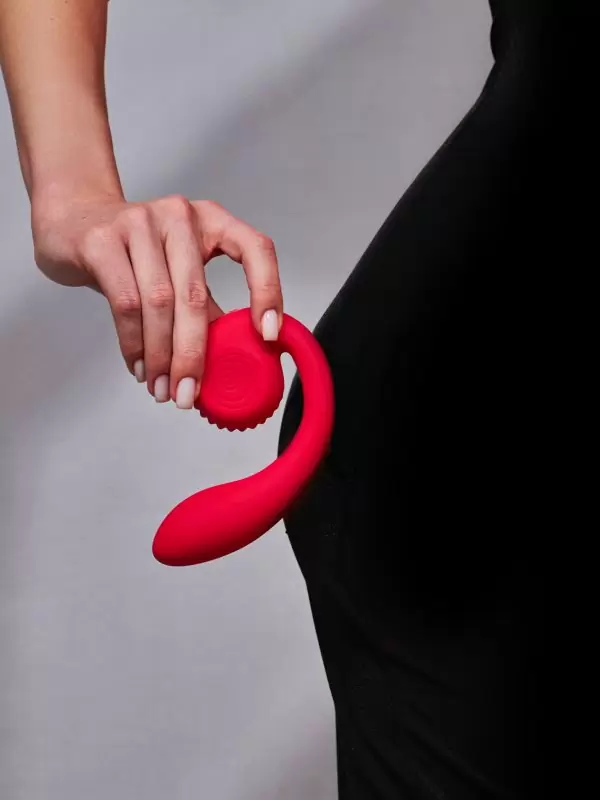 Анатомический вибратор SVibe GIZI, непрерывная стимуляция, 2 мотора, 5 режимов работы, персиковый