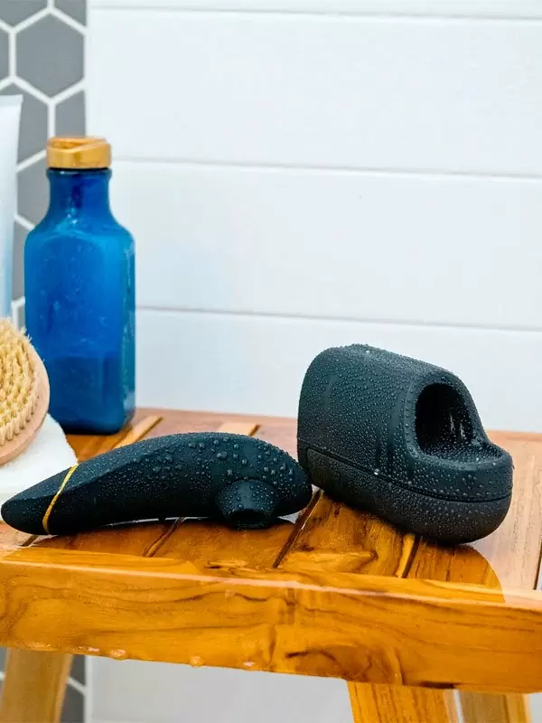 Новогодний набор для пар Pleasure Pair: Мастурбатор ARCwave Ion + Стимулятор клитора Womanizer Premium 2, технология Pleasure Air, черный