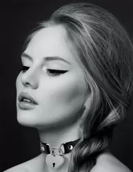 Элегантный чокер Concorde COLLIER PENDENTIF COEUR NOIR, с металлическим замочком в виде сердца, 34 см, черный