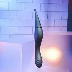 Мощный двусторонний вибратор Evolved TANTALIZING TEASER, черный