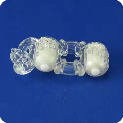 Кольцо на пенис Trio О с двумя стимуляторами и петлей на мошонку – прозрачный