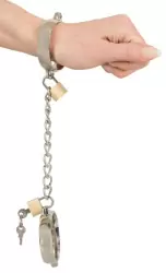 Металлические наручники на цепочке Bad Kitty Metal Handcuffs - серебристый