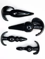 Набор анальных пробок для новичков Onyx bliss OnOna, с анатомическим контуром, 4 размера, черный