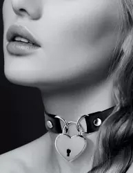 Элегантный чокер Concorde COLLIER PENDENTIF COEUR NOIR, с металлическим замочком в виде сердца, 34 см, черный