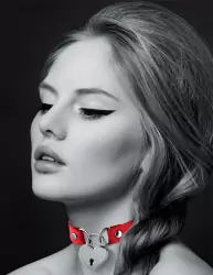 Элегантный чокер Concorde COLLIER PENDENTIF COEUR ROUGE, с металлическим замочком в виде сердца, 34 см, красный