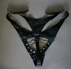 Сексуальные кожаные трусики Подиум с металлическими цепочками - S/M