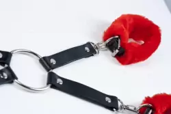 Набор для фиксации из натуральной кожи (короткое соединение, красный мех)