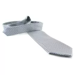 Фиксация Christian Grey’s Silver Tie в виде галстука – серебристая