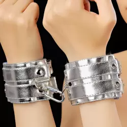 Наручники с двойной застежкой Sitabella с мехом – серебристый