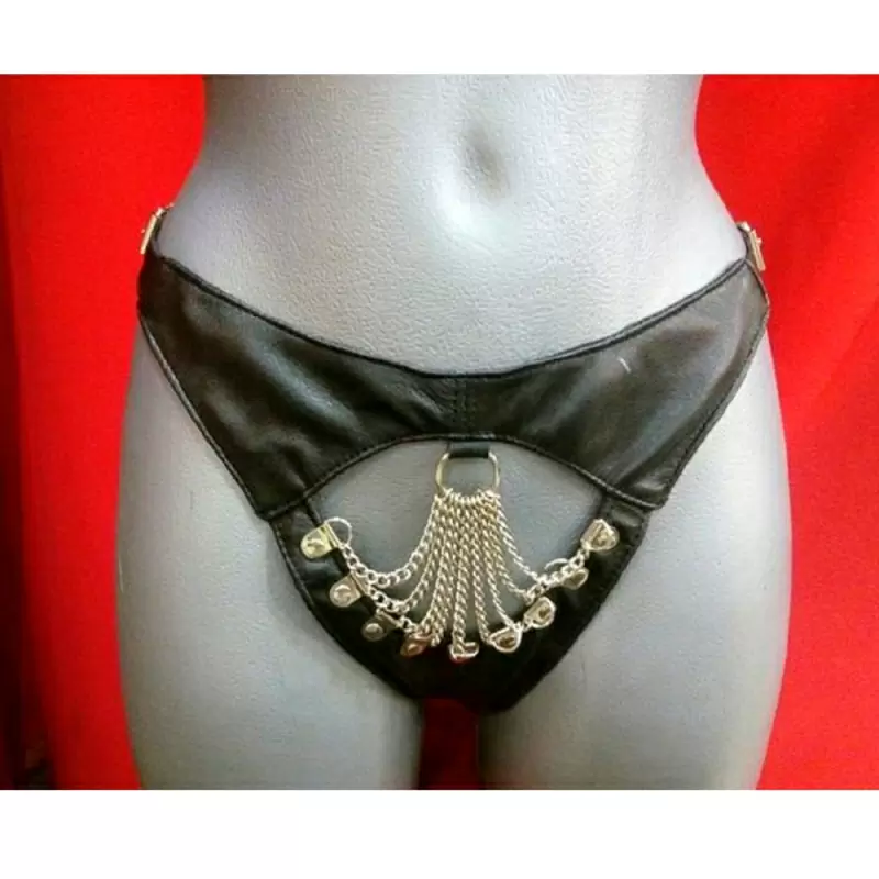 Сексуальные кожаные трусики Подиум с металлическими цепочками - S/M
