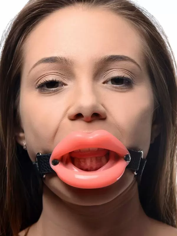 Кляп-расширитель Master Series, в форме пышных губ, силикон, розовый